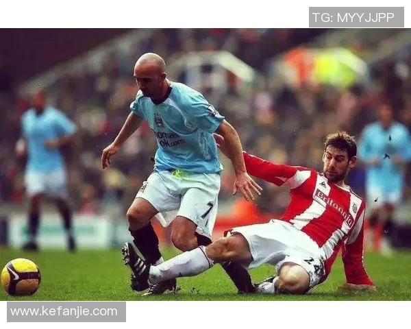 掌握足球技巧与战术提升你的球技和比赛表现的全面指南